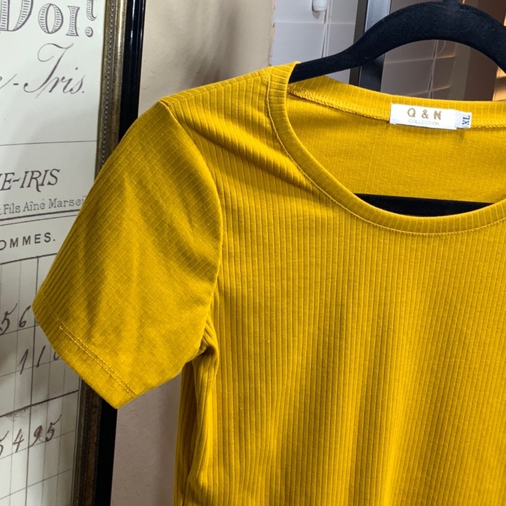 Q&N Women's Yellow Short Sleeve Blouse - Picture 4 of 9